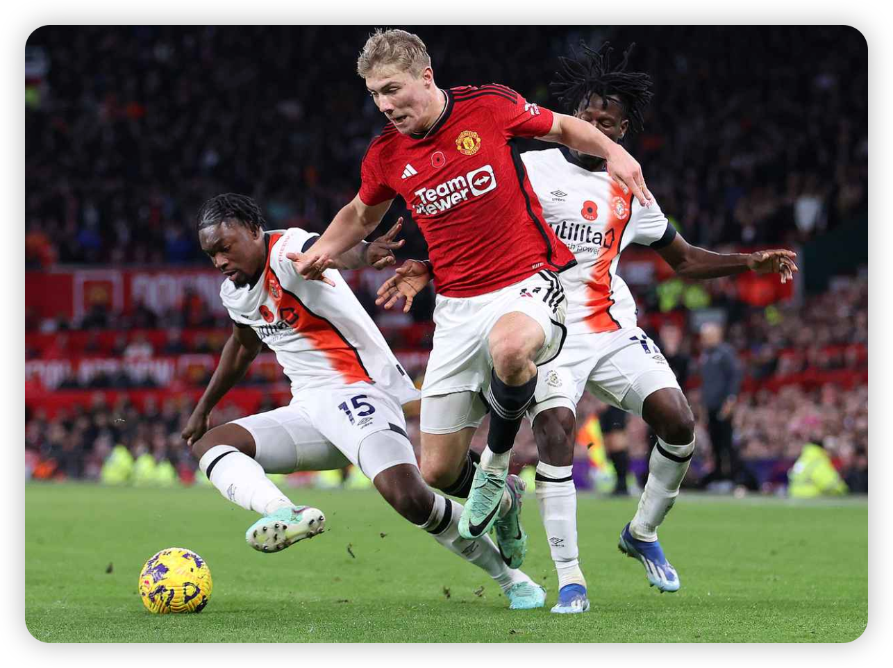 Double Blow for United as Key Players Face Lengthy Absences